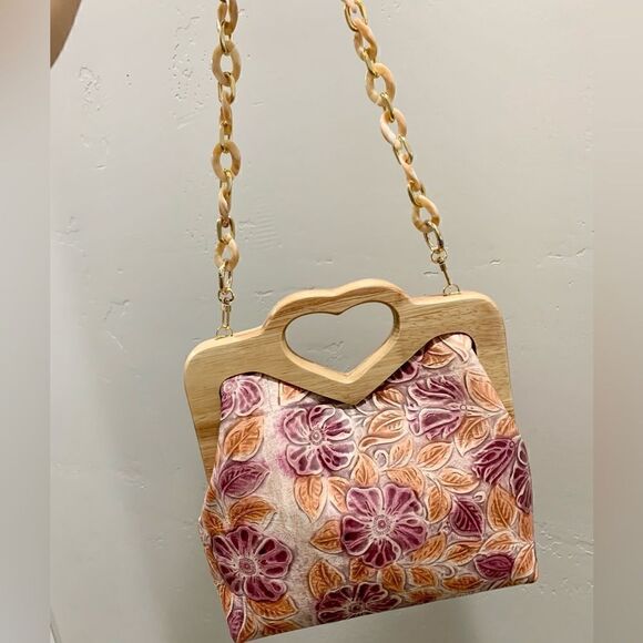 Free Coin Purse With Handmade Genuine Leather Floral Embossed Wooden Frame Bag - Picture 2 of 16
